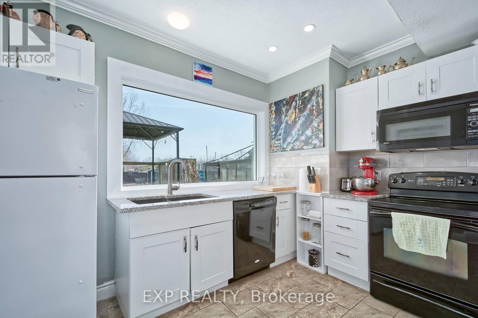 203 Mckellar Street, Southwest Middlesex, Ontario  N0L 1M0 - Photo 11 - X12975450