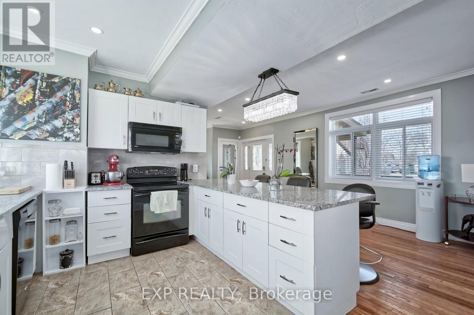 203 Mckellar Street, Southwest Middlesex, Ontario  N0L 1M0 - Photo 12 - X12975450