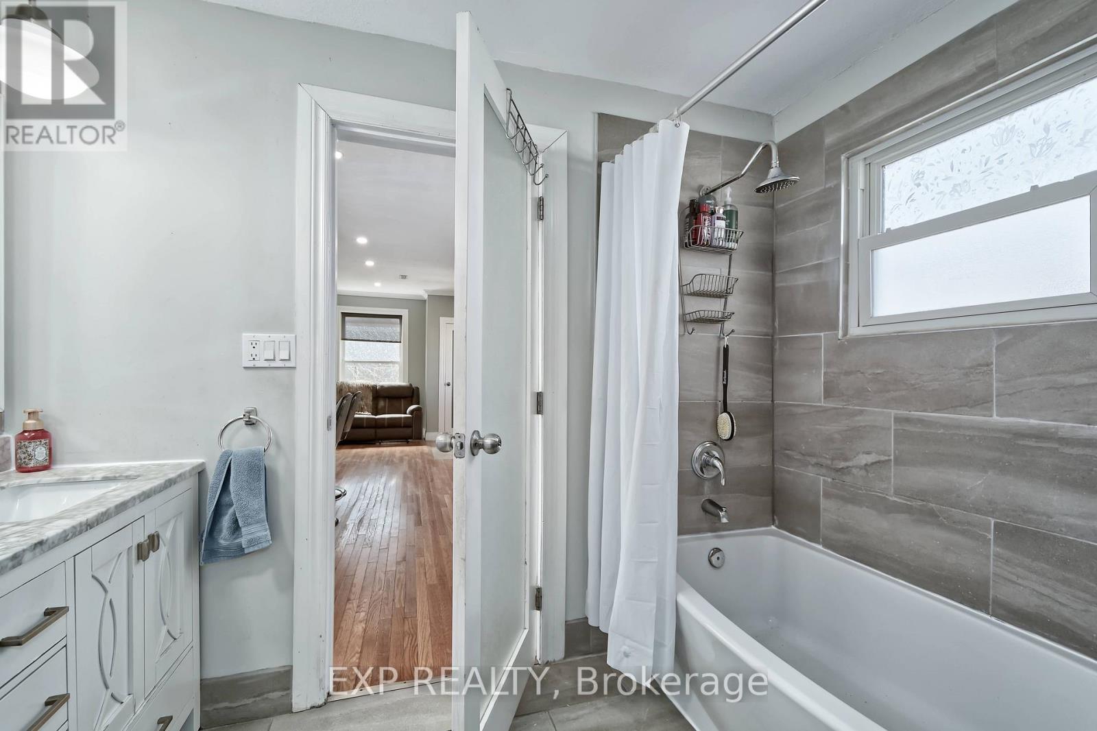 203 Mckellar Street, Southwest Middlesex, Ontario  N0L 1M0 - Photo 16 - X12975450