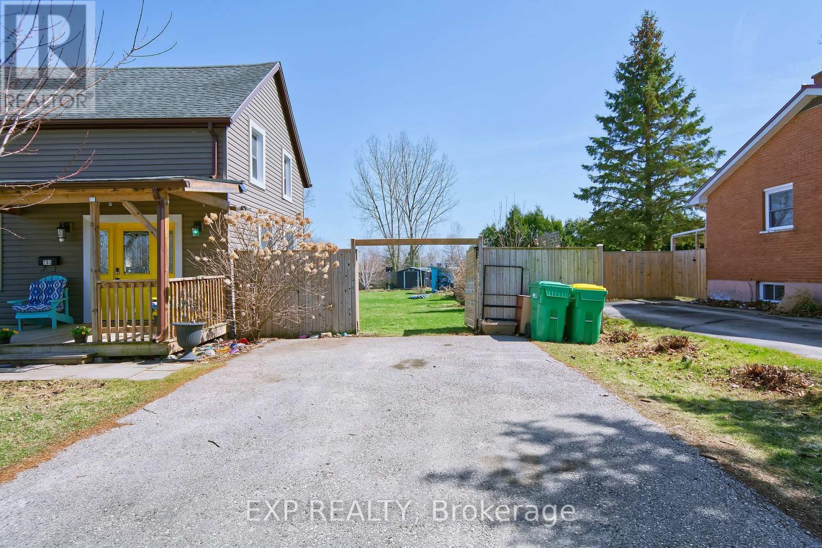 203 Mckellar Street, Southwest Middlesex, Ontario  N0L 1M0 - Photo 6 - X12975450