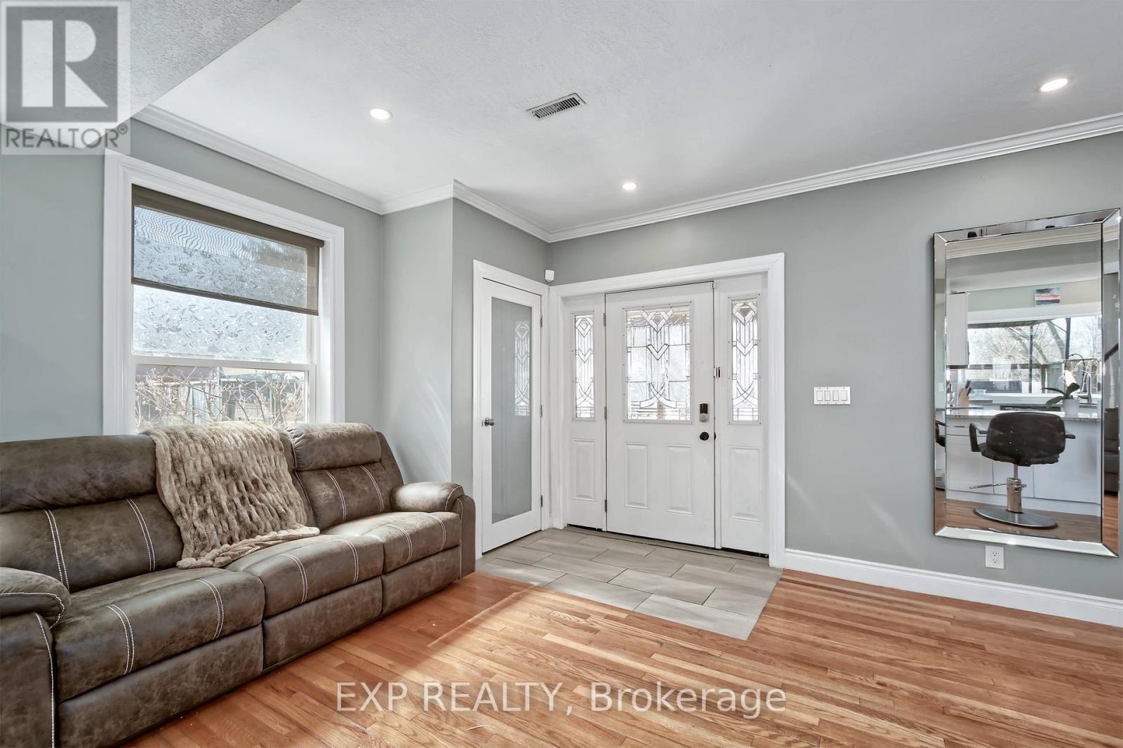 203 Mckellar Street, Southwest Middlesex, Ontario  N0L 1M0 - Photo 8 - X12975450