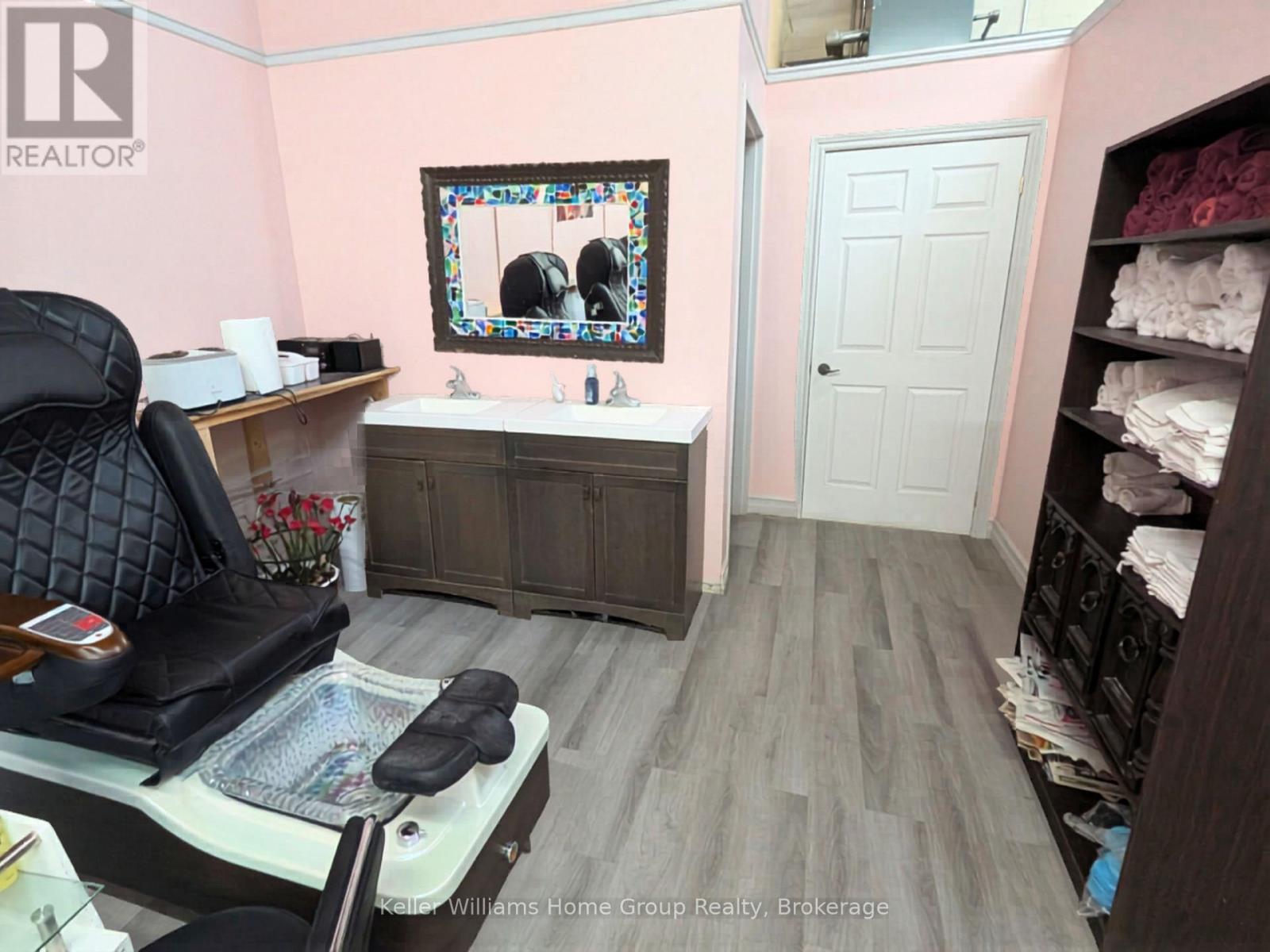 2 - 105 Queen Street W, Centre Wellington (Fergus), Ontario  N1M 1T7 - Photo 8 - X12975712