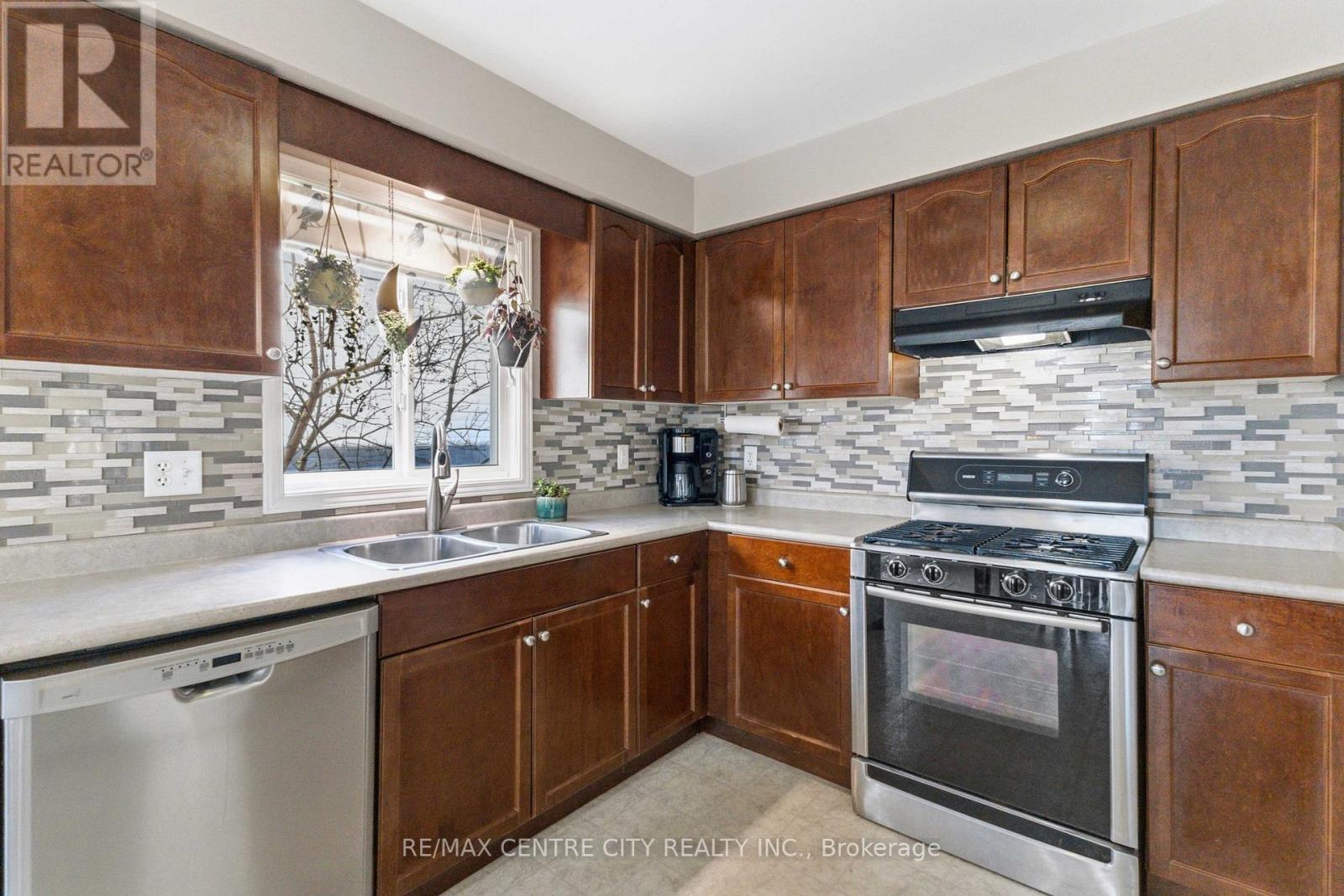 1084 Kimball Crescent, London North (North E), Ontario  N6G 0A8 - Photo 27 - X12975556