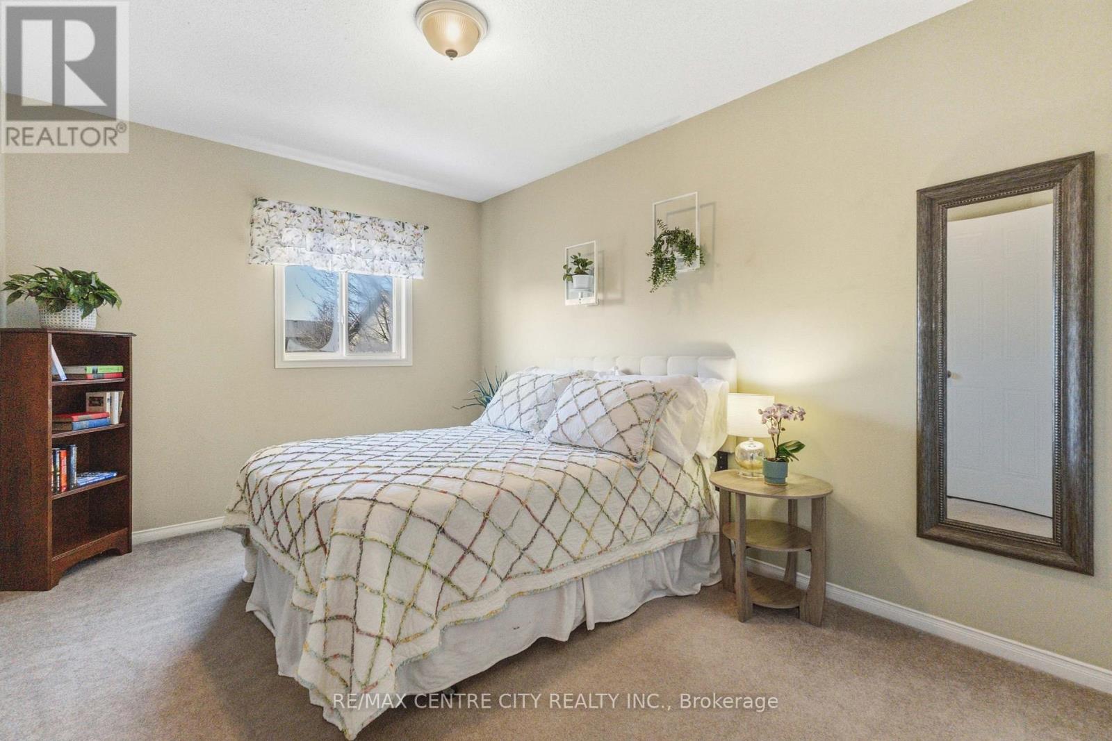 1084 Kimball Crescent, London North (North E), Ontario  N6G 0A8 - Photo 33 - X12975556