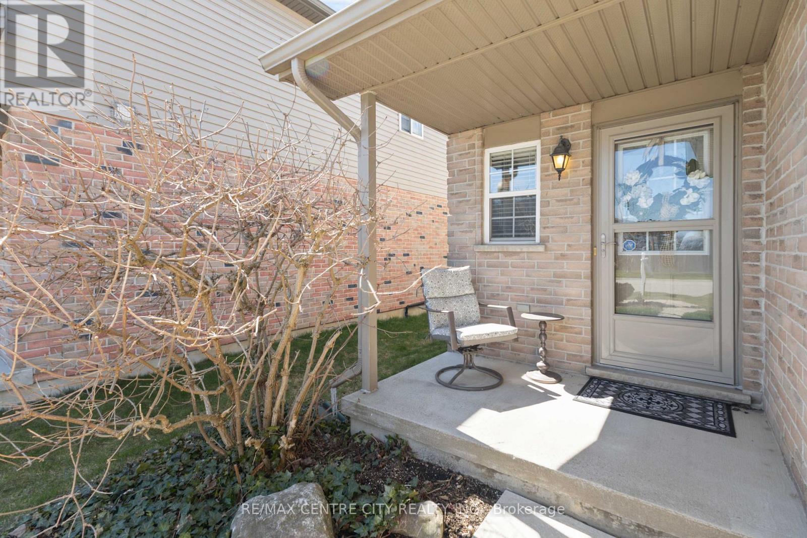 1084 Kimball Crescent, London North (North E), Ontario  N6G 0A8 - Photo 8 - X12975556