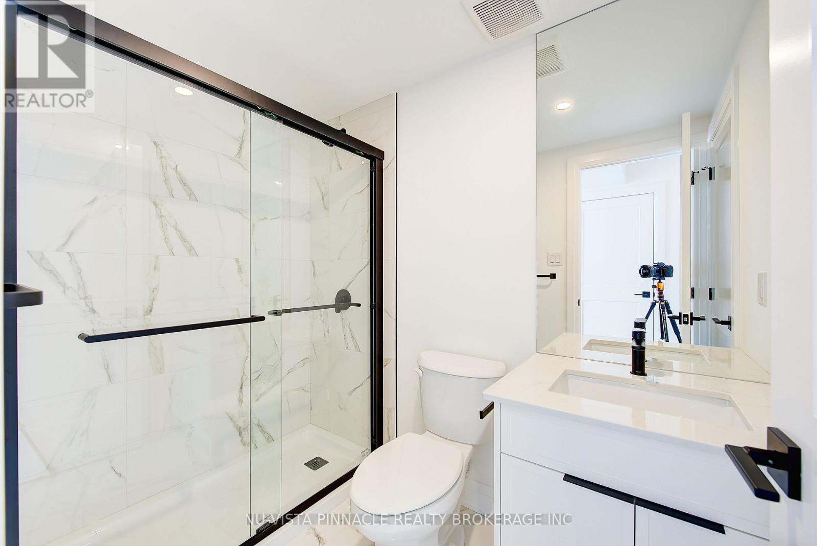 2693 Heardcreek Trail, London North, Ontario  N6G 0Z8 - Photo 39 - X12975616