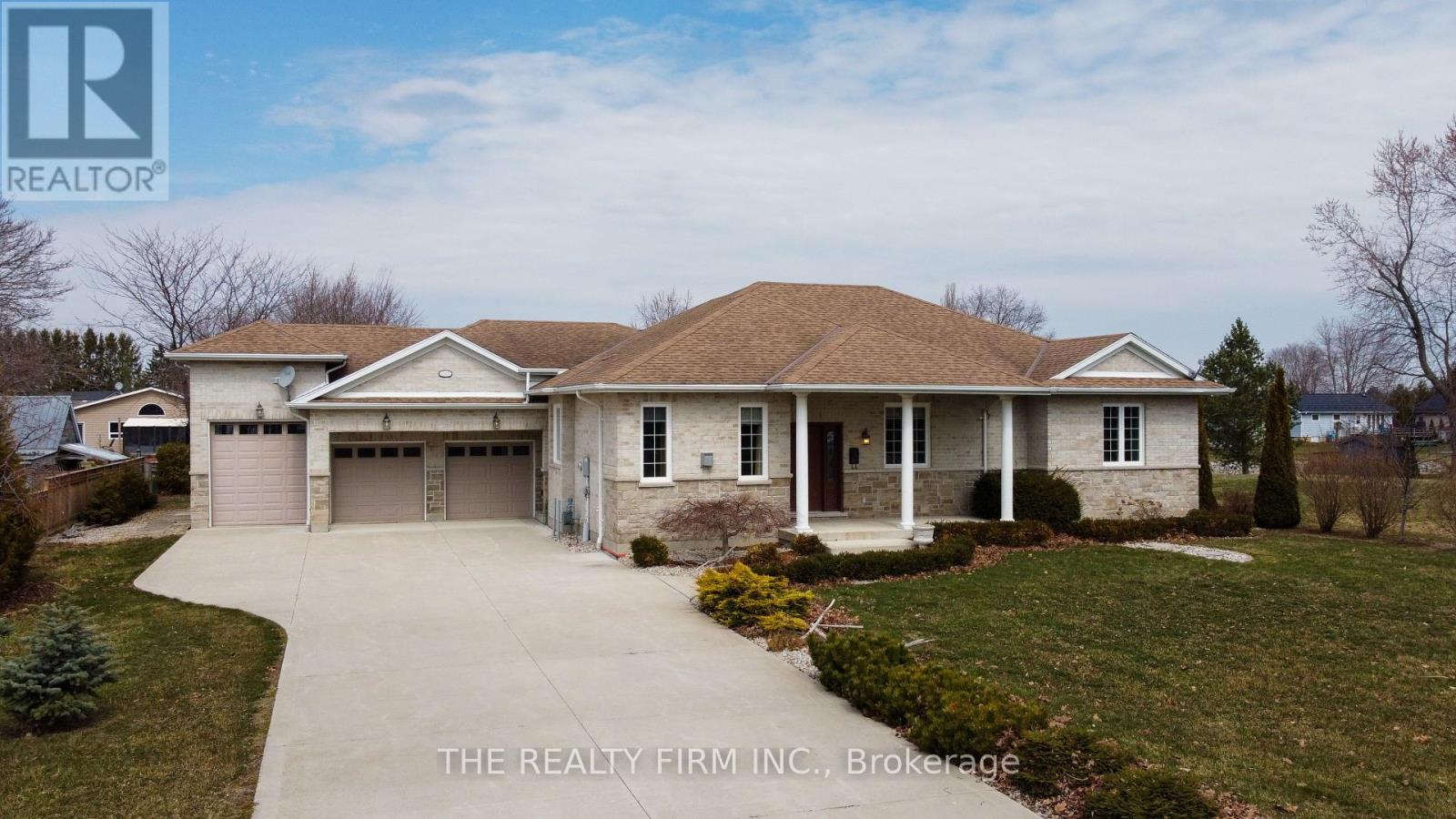 11507 Lagonda Way, Chatham-Kent (Rondeau Area), Ontario  N0P 1X0 - Photo 3 - X12975630