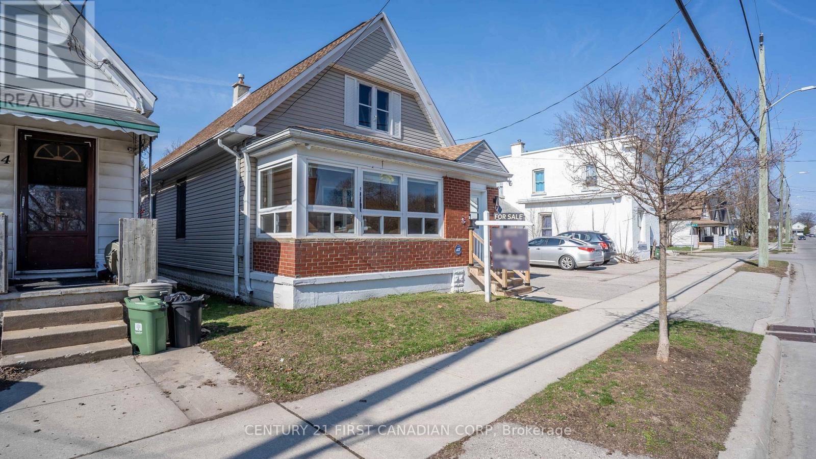 Photo 3 of 28 for 706 Nelson Street