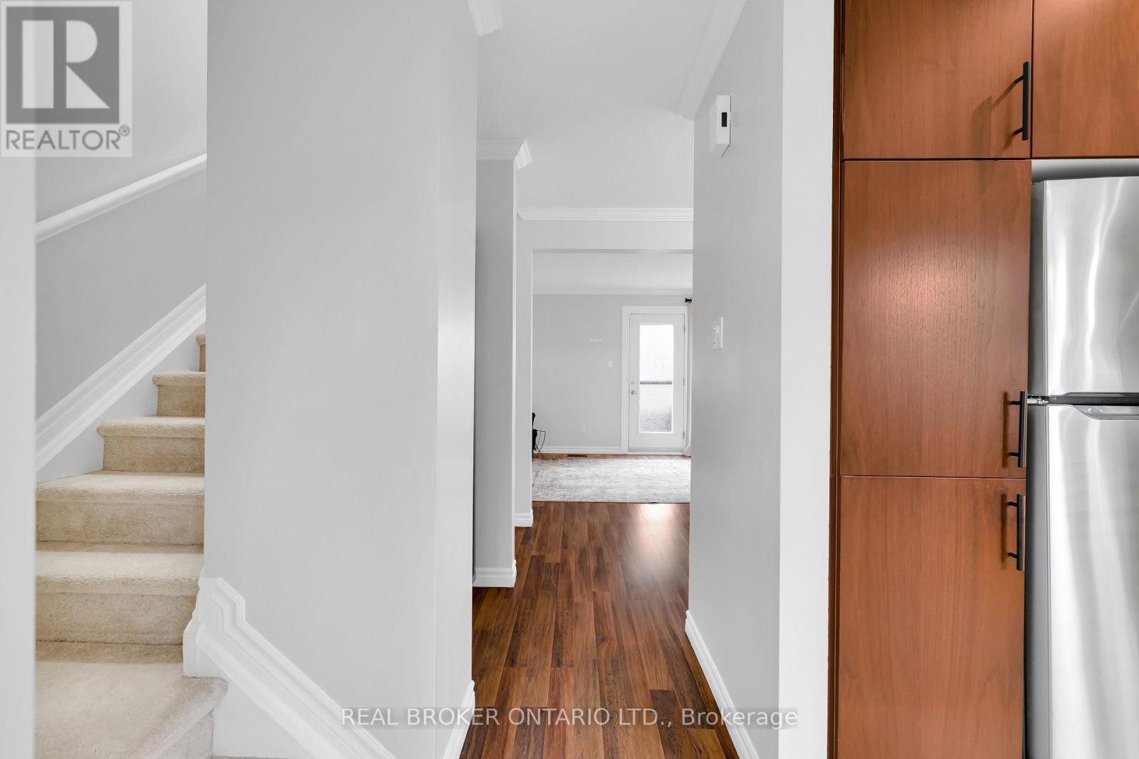 101 Mcclintock Way, Ottawa, Ontario  K2L 2A5 - Photo 5 - X12975432