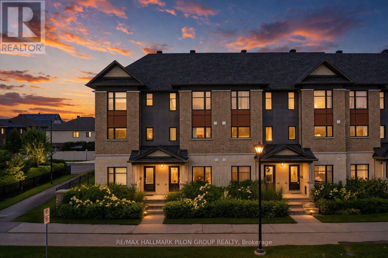 528 Silvertip Lane, Ottawa, Ontario  K2T 0H7 - Photo 1 - X12975458