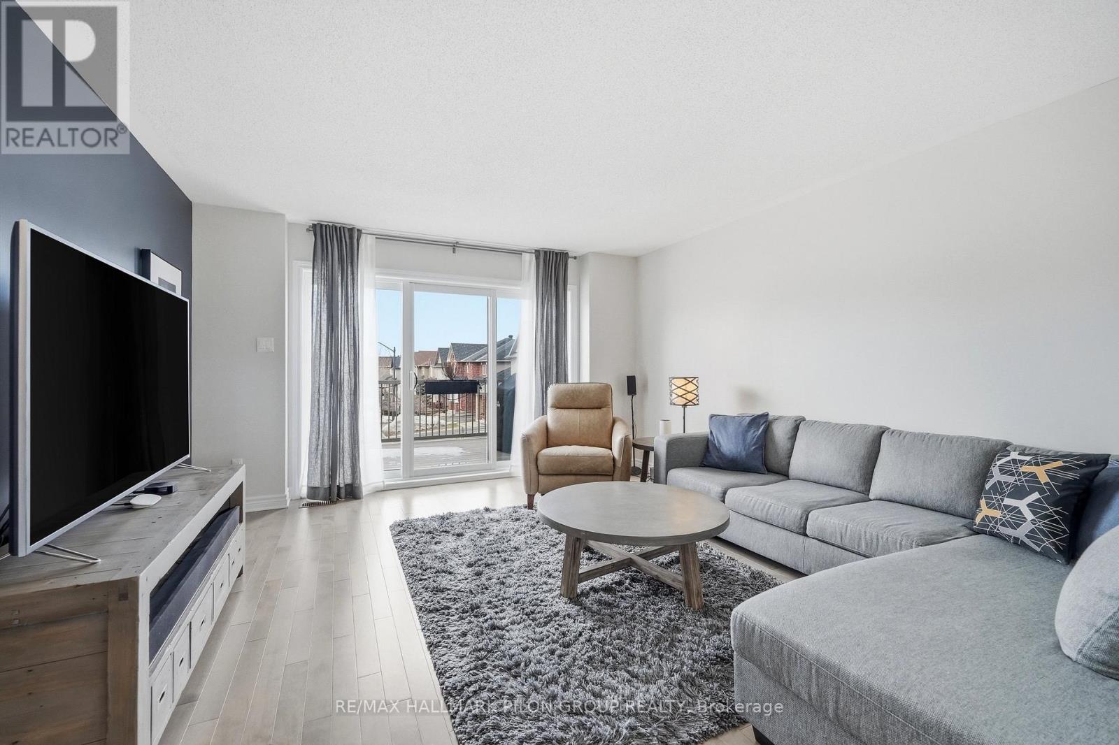 528 Silvertip Lane, Ottawa, Ontario  K2T 0H7 - Photo 3 - X12975458