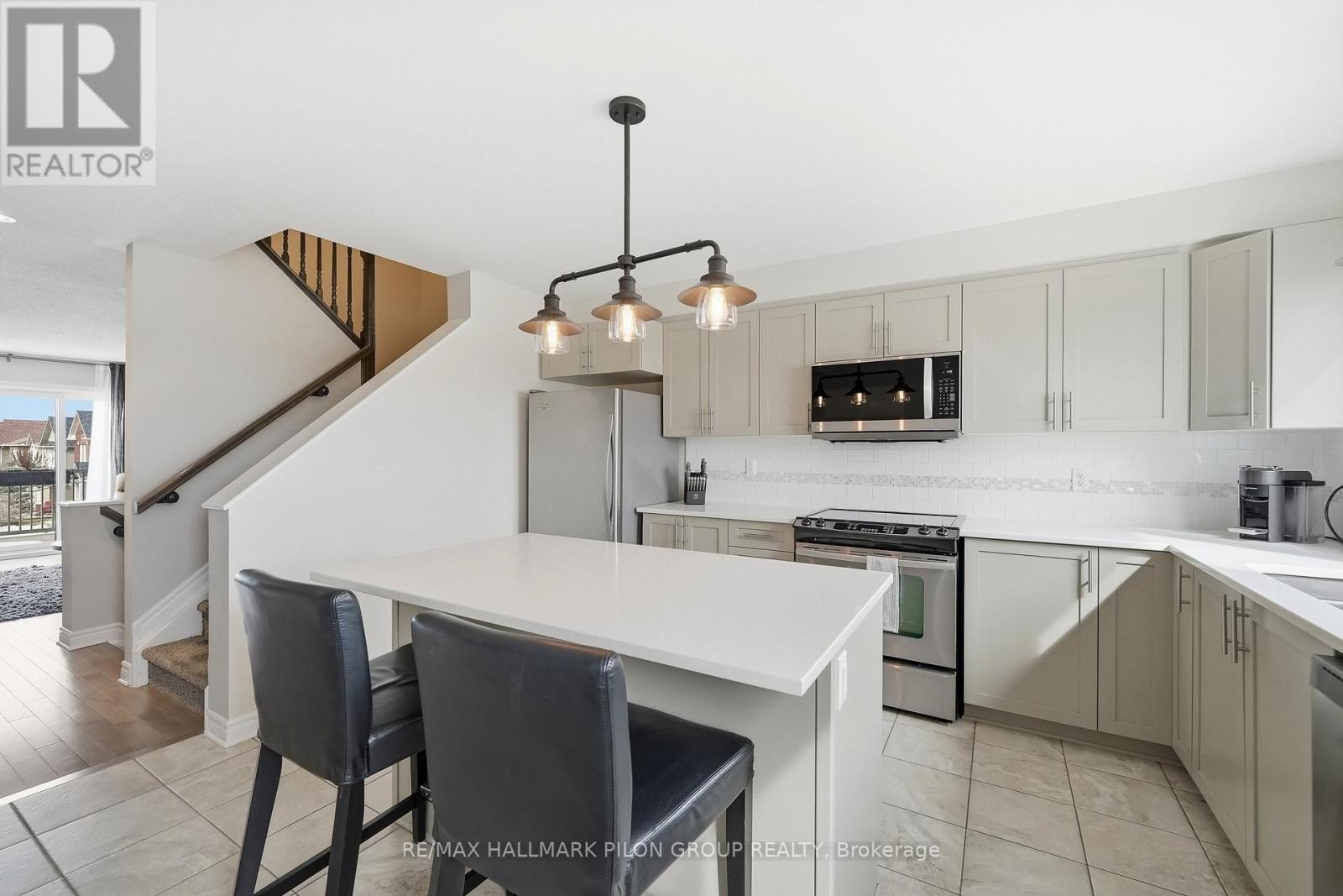 528 Silvertip Lane, Ottawa, Ontario  K2T 0H7 - Photo 5 - X12975458