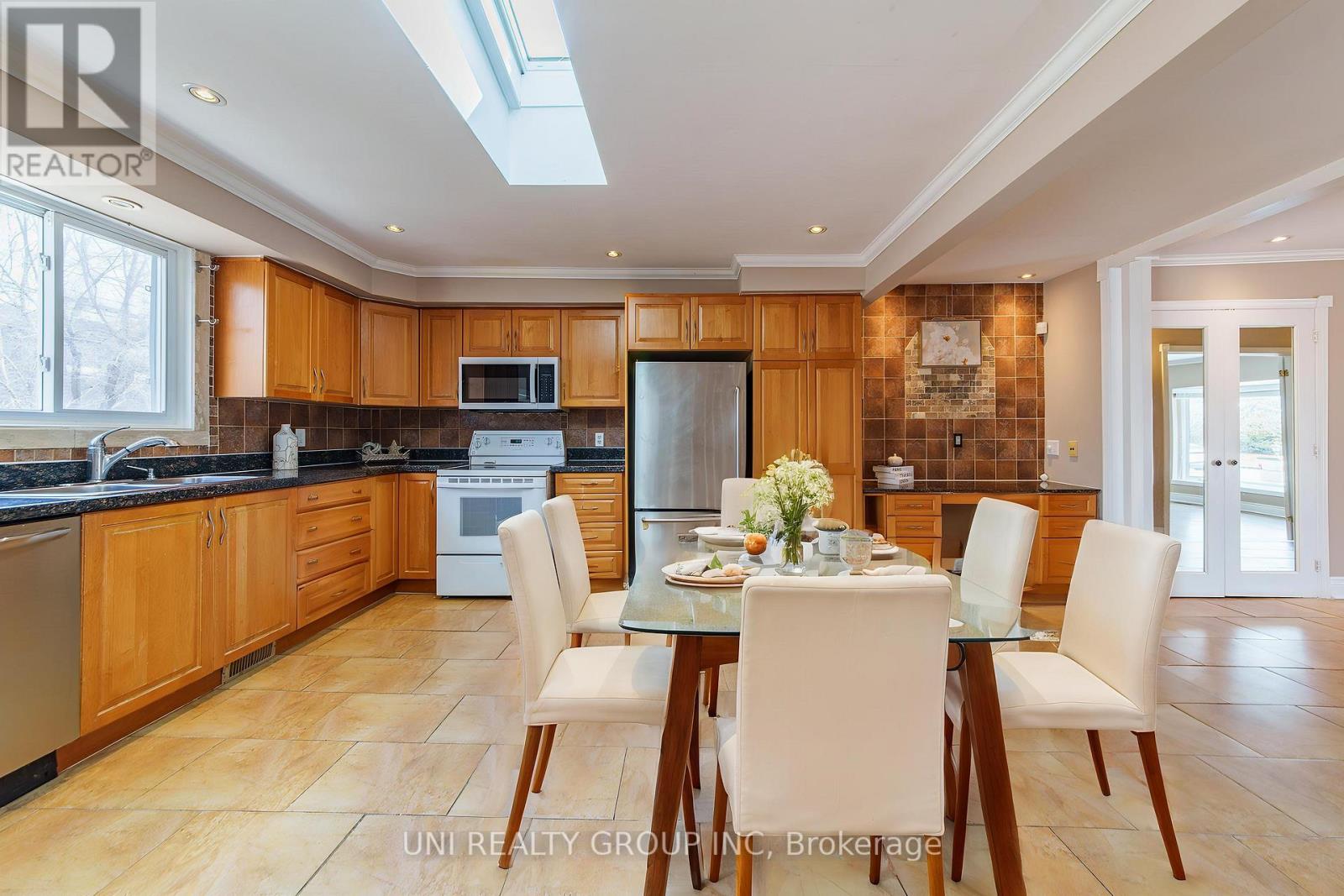 17 Forest Park Avenue, Ottawa, Ontario  K2E 5A2 - Photo 10 - X12975466