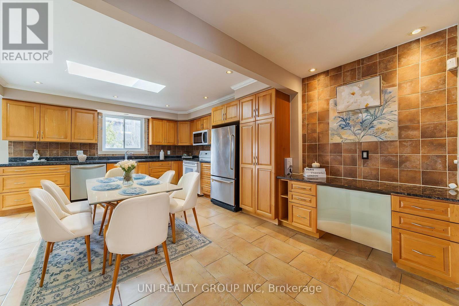 17 Forest Park Avenue, Ottawa, Ontario  K2E 5A2 - Photo 11 - X12975466