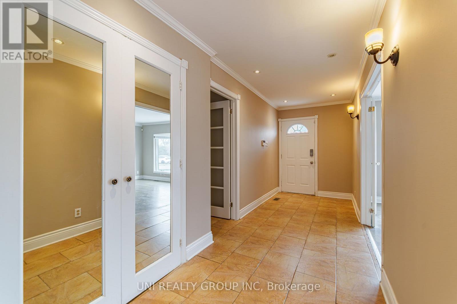 17 Forest Park Avenue, Ottawa, Ontario  K2E 5A2 - Photo 3 - X12975466