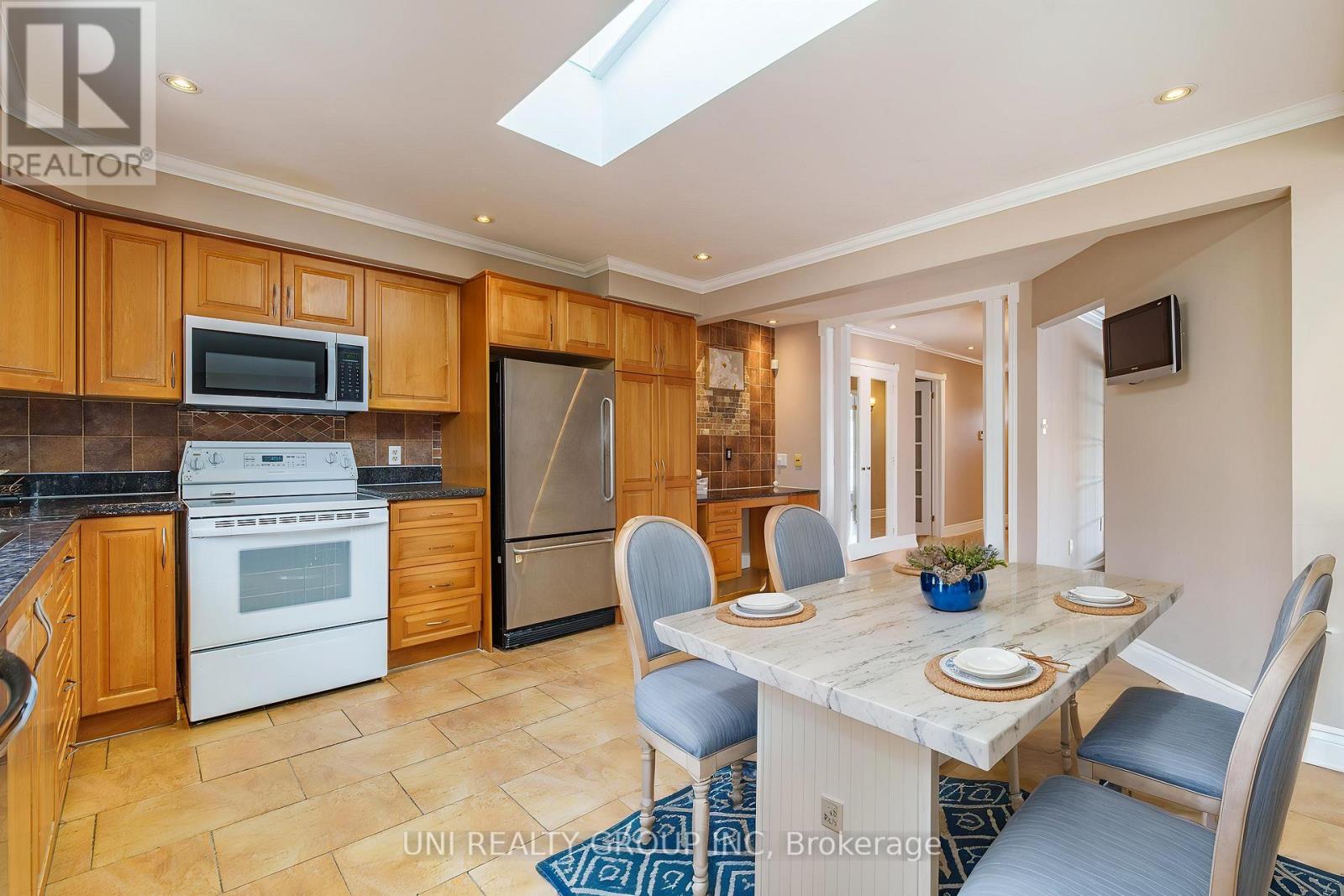 17 Forest Park Avenue, Ottawa, Ontario  K2E 5A2 - Photo 6 - X12975466