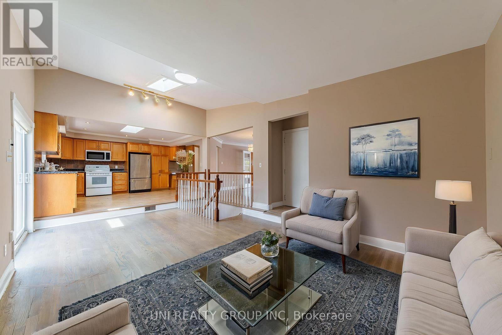 17 Forest Park Avenue, Ottawa, Ontario  K2E 5A2 - Photo 8 - X12975466