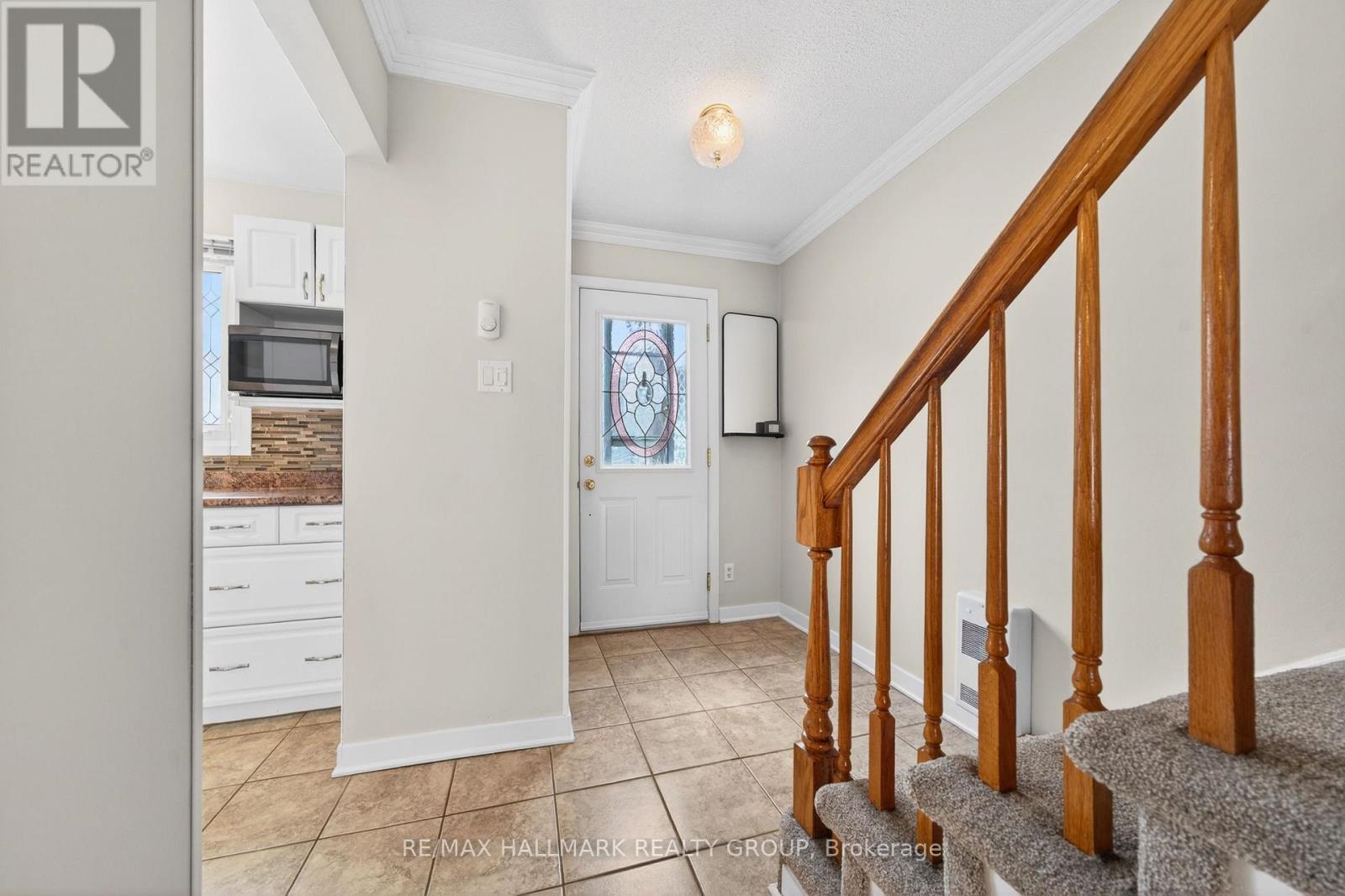 8 - 740 Morin Street, Ottawa, Ontario K1K 3G9 - Photo 3 - X12975540