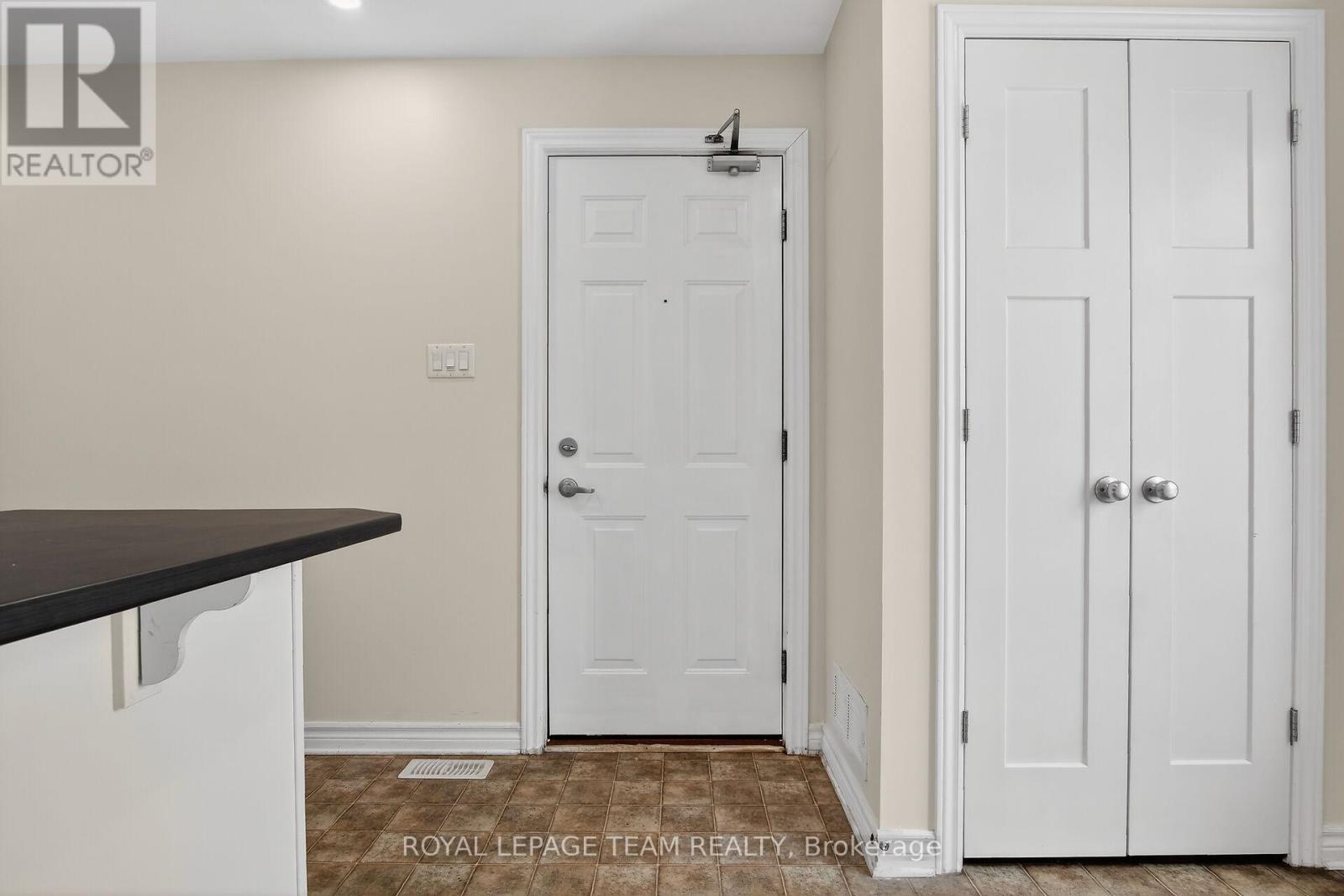 627b Chapman Mills Drive, Ottawa, Ontario  K2J 5T1 - Photo 3 - X12975584