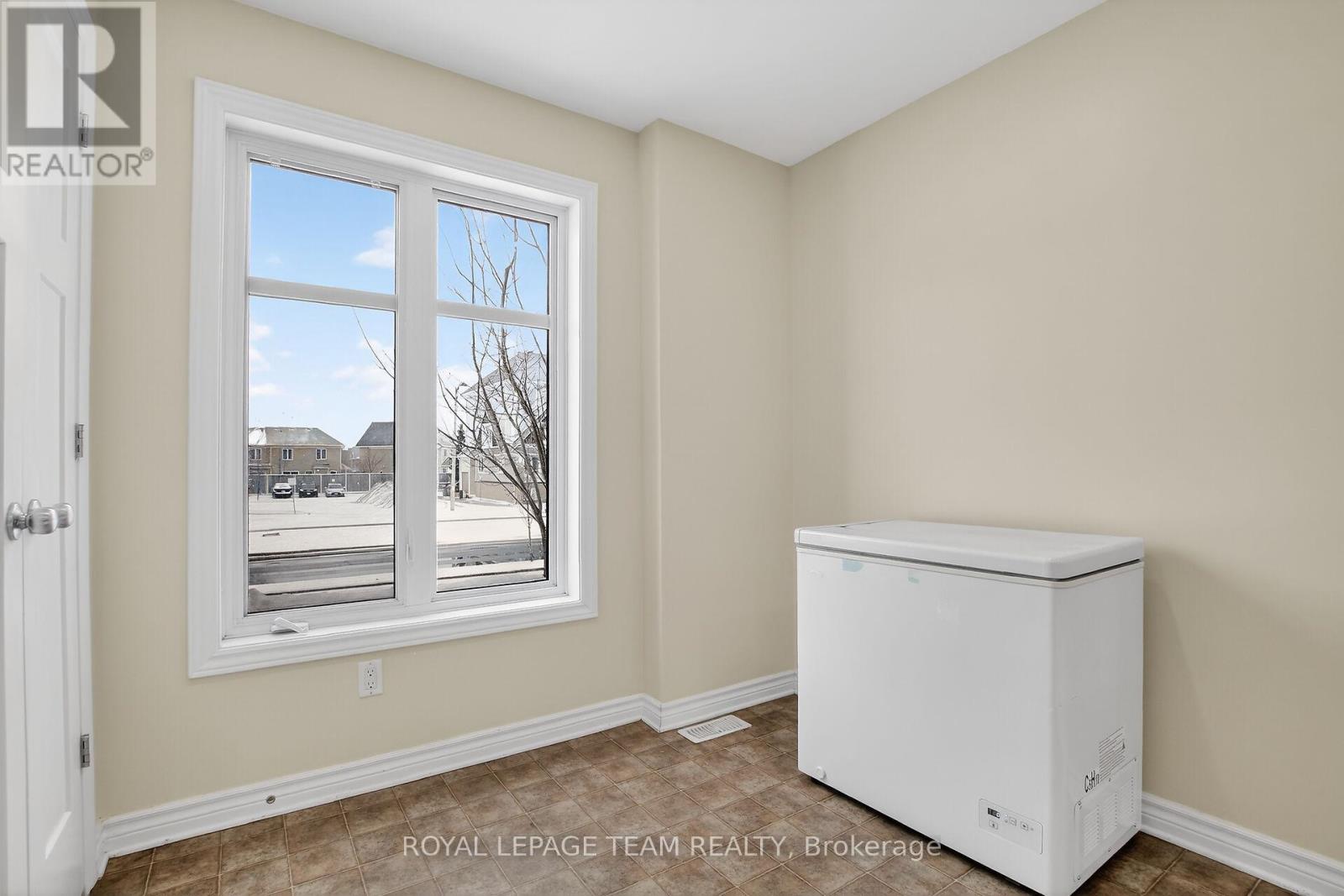 627b Chapman Mills Drive, Ottawa, Ontario  K2J 5T1 - Photo 4 - X12975584