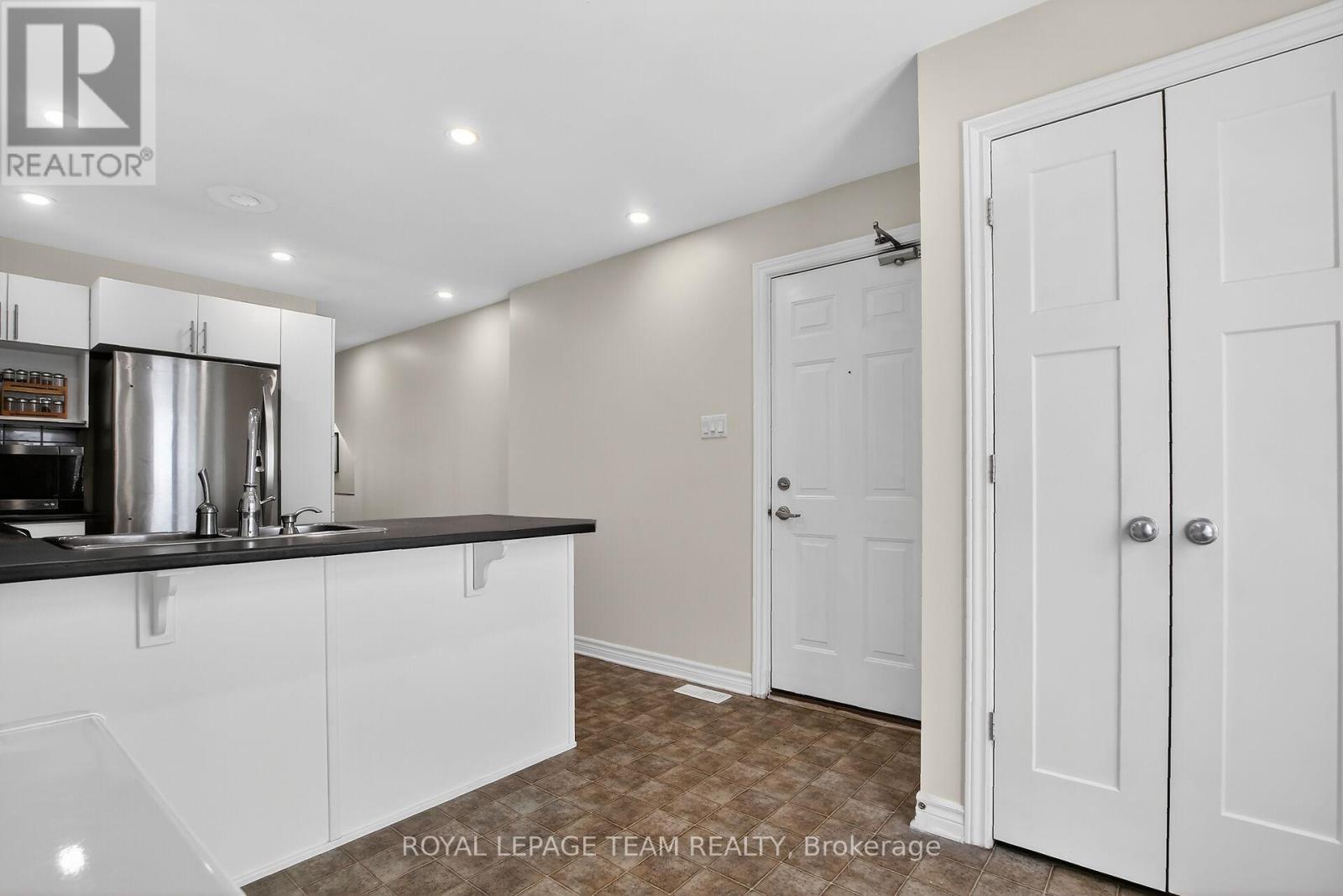 627b Chapman Mills Drive, Ottawa, Ontario  K2J 5T1 - Photo 5 - X12975584