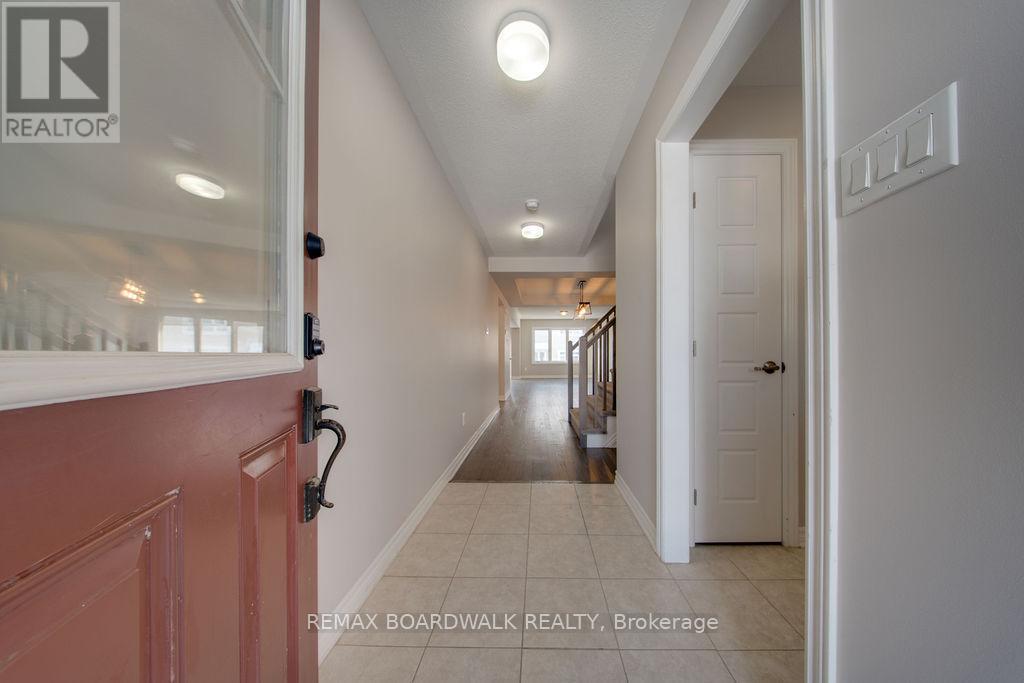 132 Conifer Creek Circle, Ottawa, Ontario  K2M 0M2 - Photo 3 - X12975608