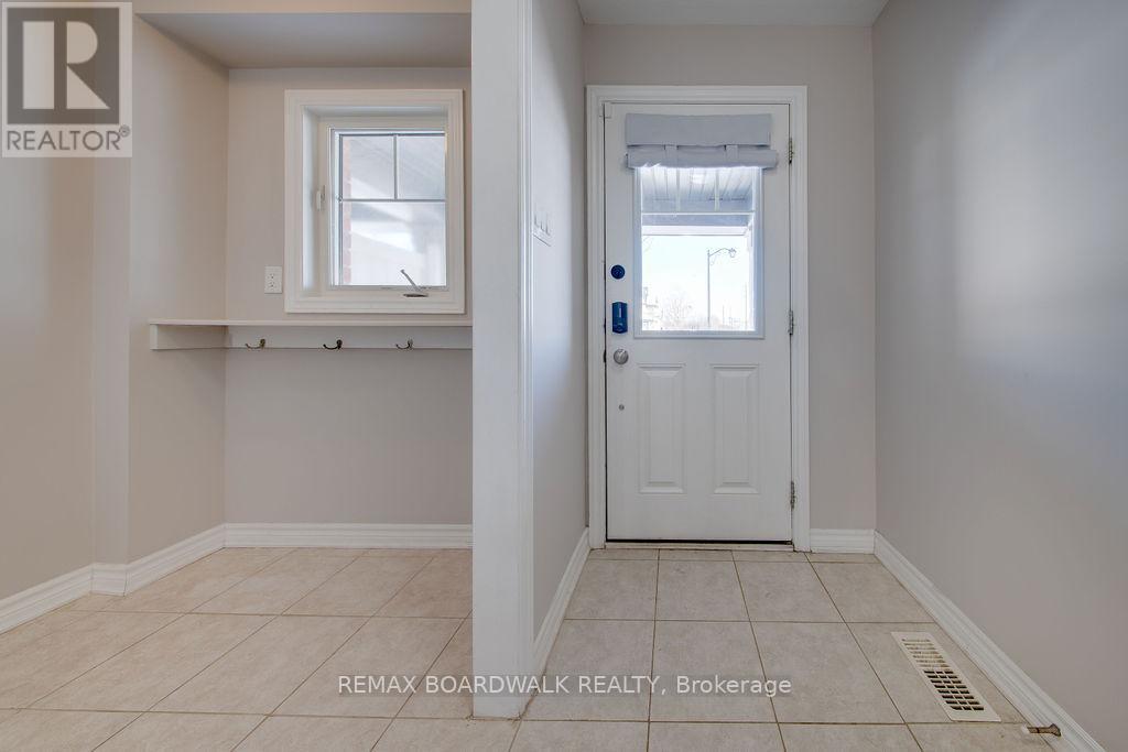 132 Conifer Creek Circle, Ottawa, Ontario  K2M 0M2 - Photo 5 - X12975608