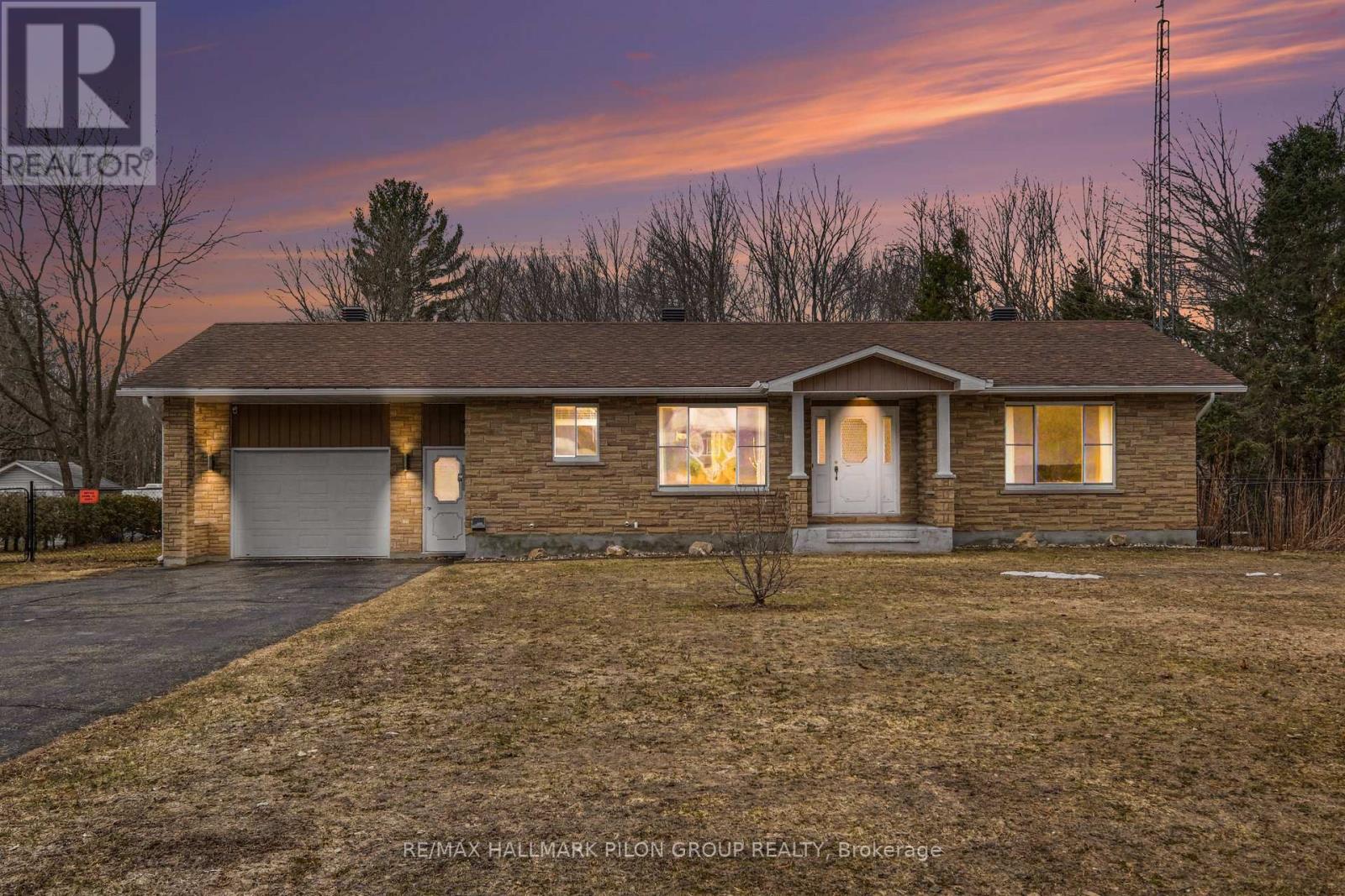 688 Station Road, Alfred And Plantagenet, Ontario K0B 1A0 - Photo 1 - X12975624