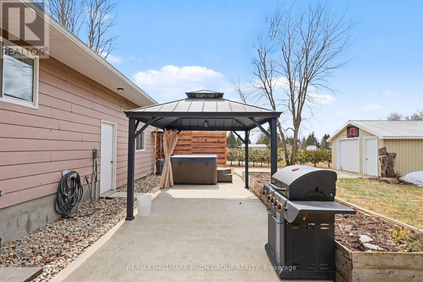 688 Station Road, Alfred And Plantagenet, Ontario K0B 1A0 - Photo 19 - X12975624