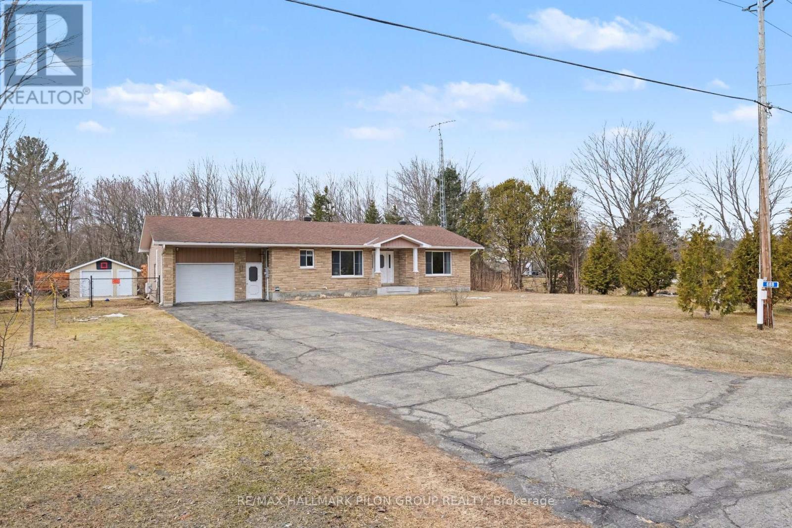 688 Station Road, Alfred And Plantagenet, Ontario K0B 1A0 - Photo 2 - X12975624