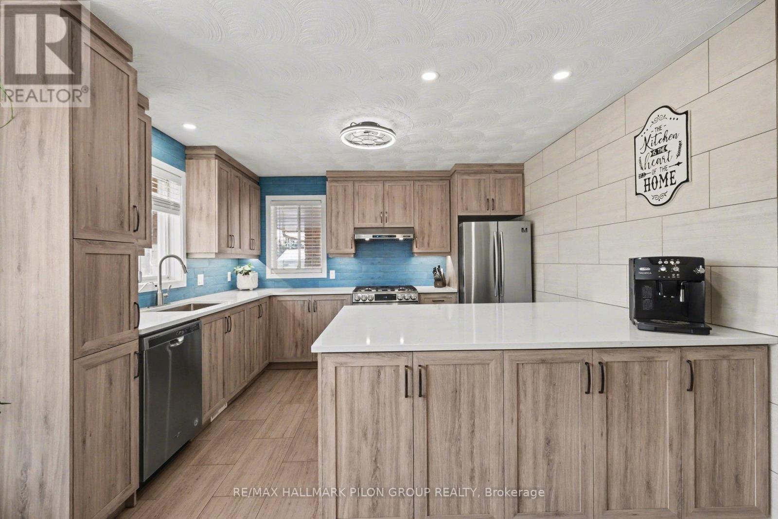 688 Station Road, Alfred And Plantagenet, Ontario K0B 1A0 - Photo 3 - X12975624