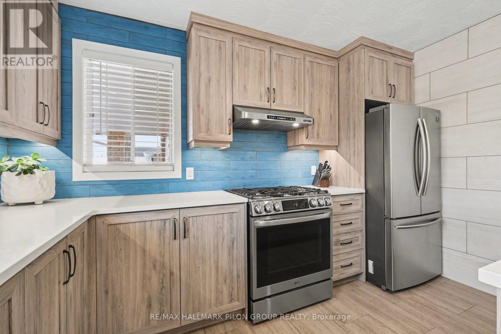 688 Station Road, Alfred And Plantagenet, Ontario K0B 1A0 - Photo 4 - X12975624