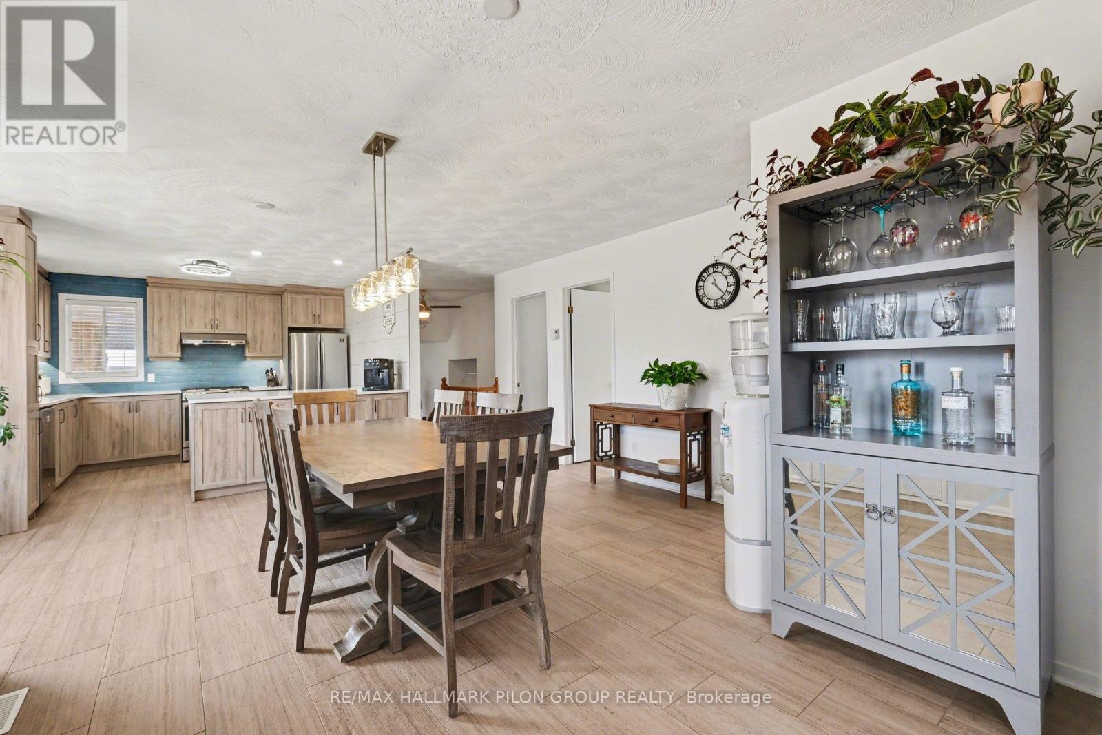 688 Station Road, Alfred And Plantagenet, Ontario K0B 1A0 - Photo 5 - X12975624