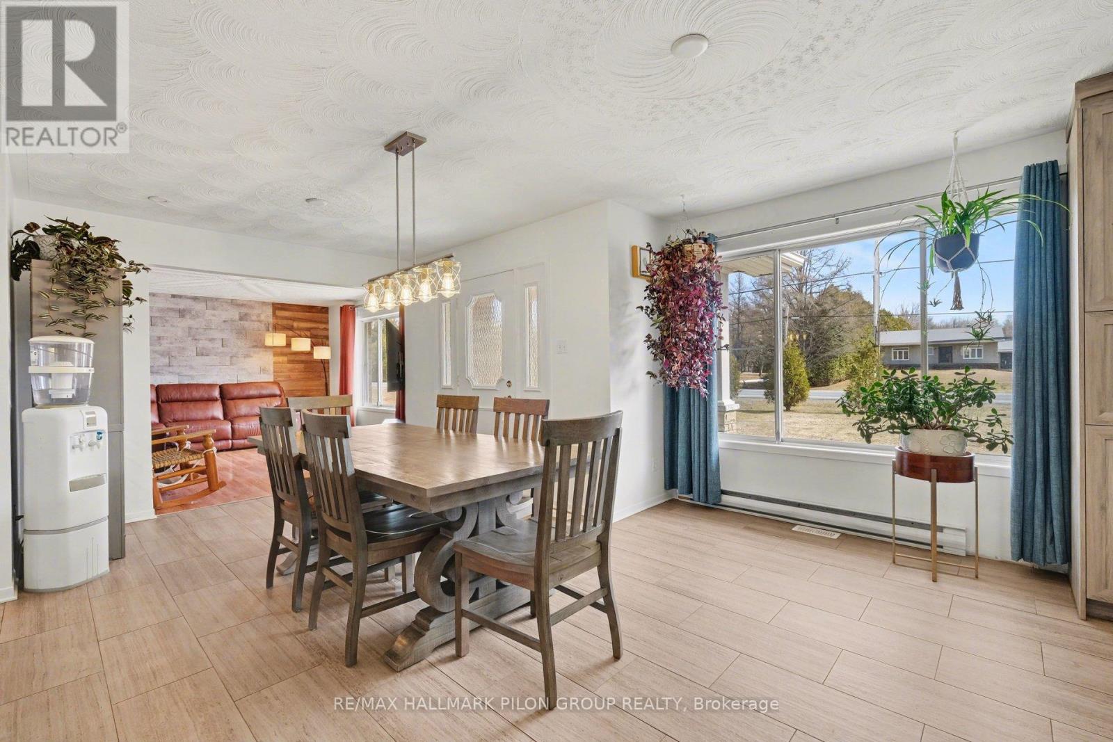 688 Station Road, Alfred And Plantagenet, Ontario K0B 1A0 - Photo 6 - X12975624