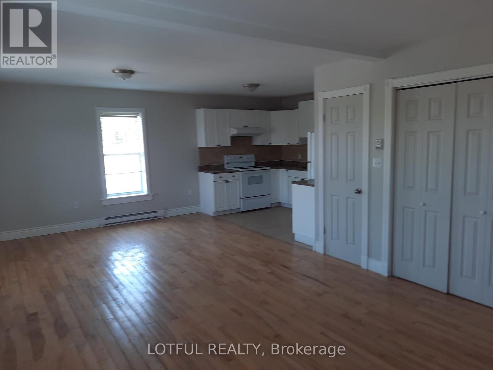 3 - 2084 Dundas Street, Edwardsburgh/cardinal, Ontario  K0E 1E0 - Photo 4 - X12975726