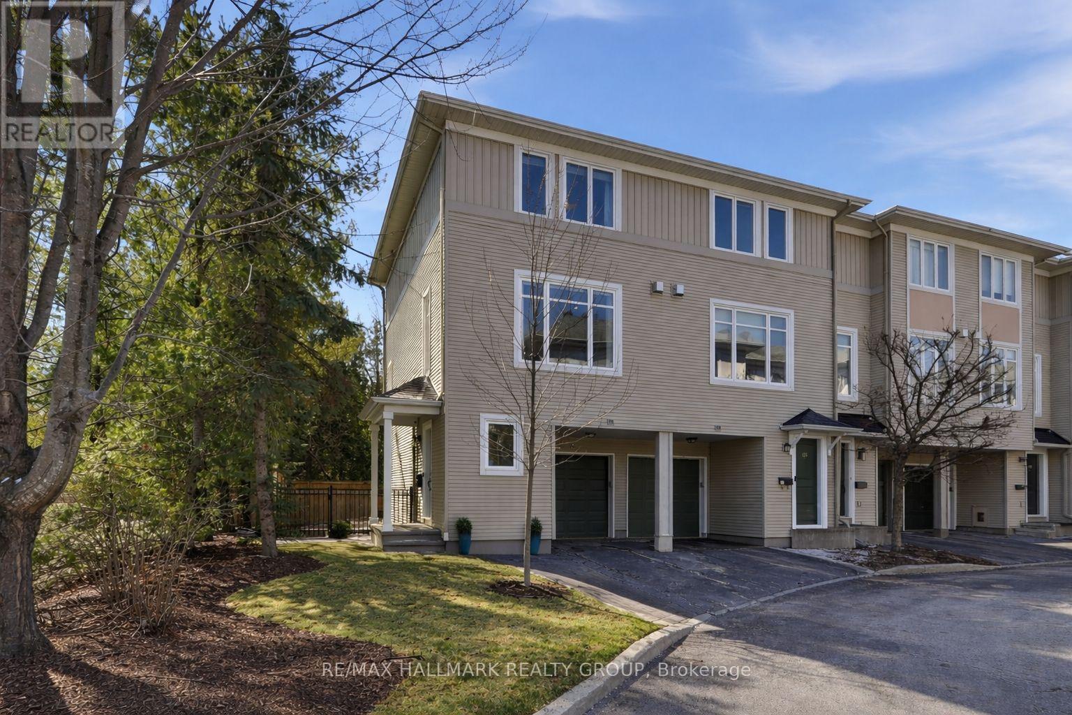 128 SONGBIRD PRIVATE, Ottawa, Ontario