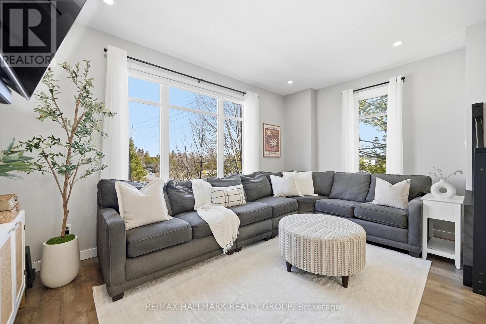 128 Songbird Private, Ottawa, Ontario  K2H 0A2 - Photo 12 - X12975750