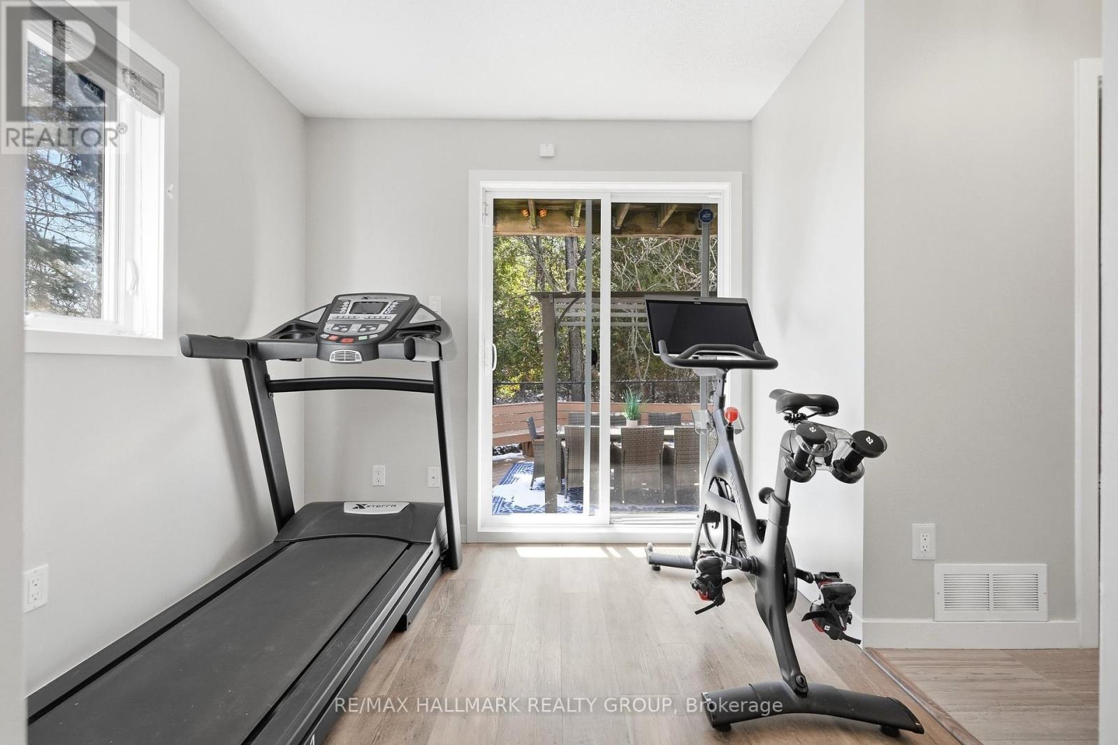 128 Songbird Private, Ottawa, Ontario  K2H 0A2 - Photo 3 - X12975750