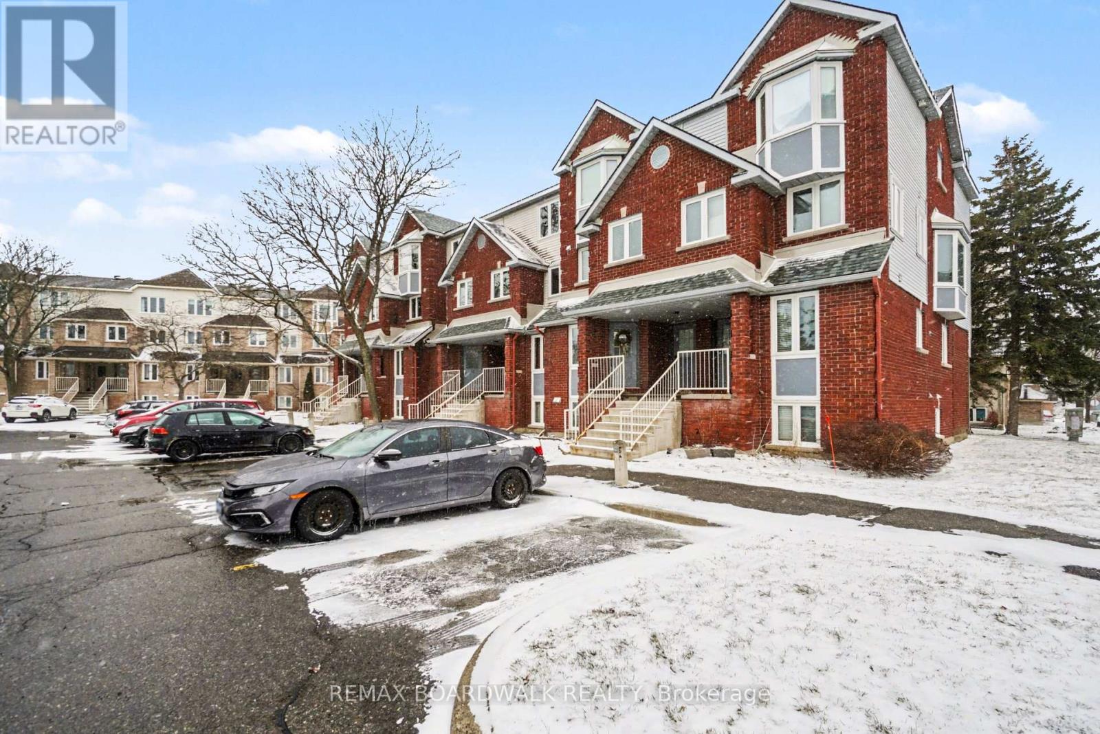 5 Briston Private, Ottawa, Ontario  K1G 5P6 - Photo 2 - X12975752