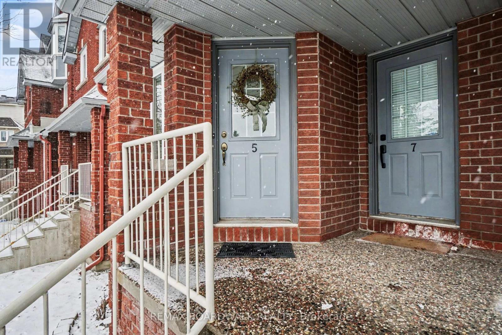 5 Briston Private, Ottawa, Ontario  K1G 5P6 - Photo 3 - X12975752