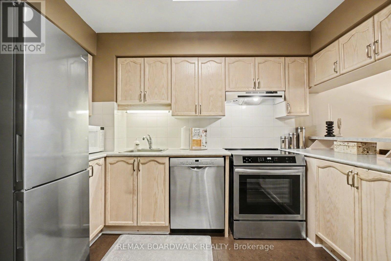 5 Briston Private, Ottawa, Ontario  K1G 5P6 - Photo 6 - X12975752