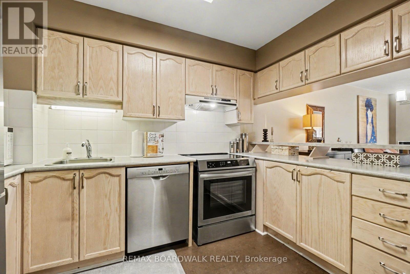 5 Briston Private, Ottawa, Ontario  K1G 5P6 - Photo 7 - X12975752