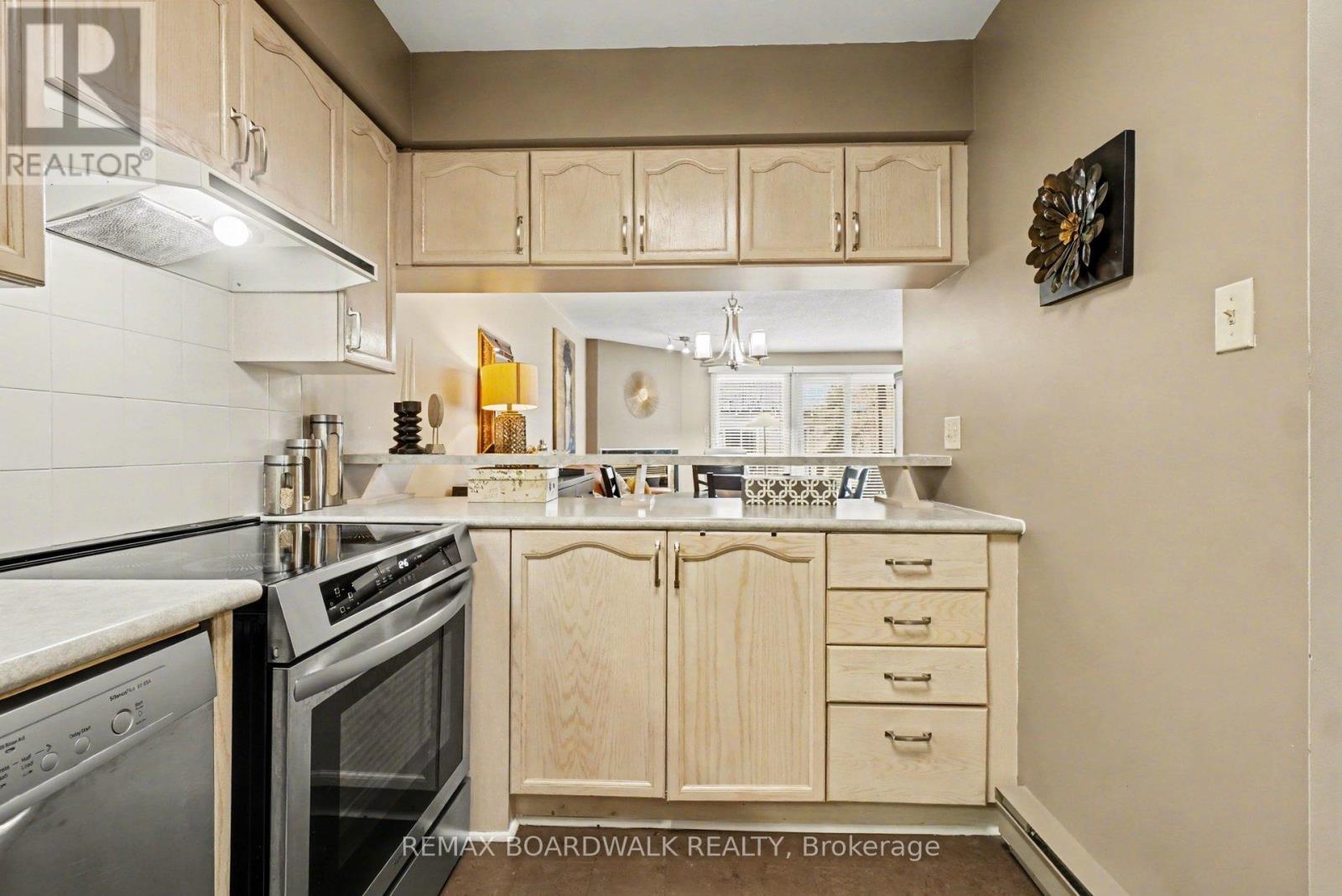 5 Briston Private, Ottawa, Ontario  K1G 5P6 - Photo 8 - X12975752