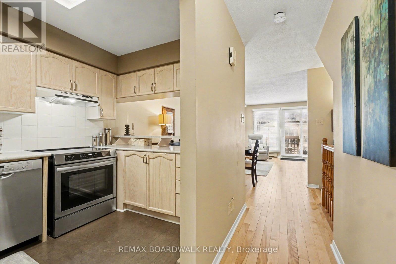 5 Briston Private, Ottawa, Ontario  K1G 5P6 - Photo 9 - X12975752