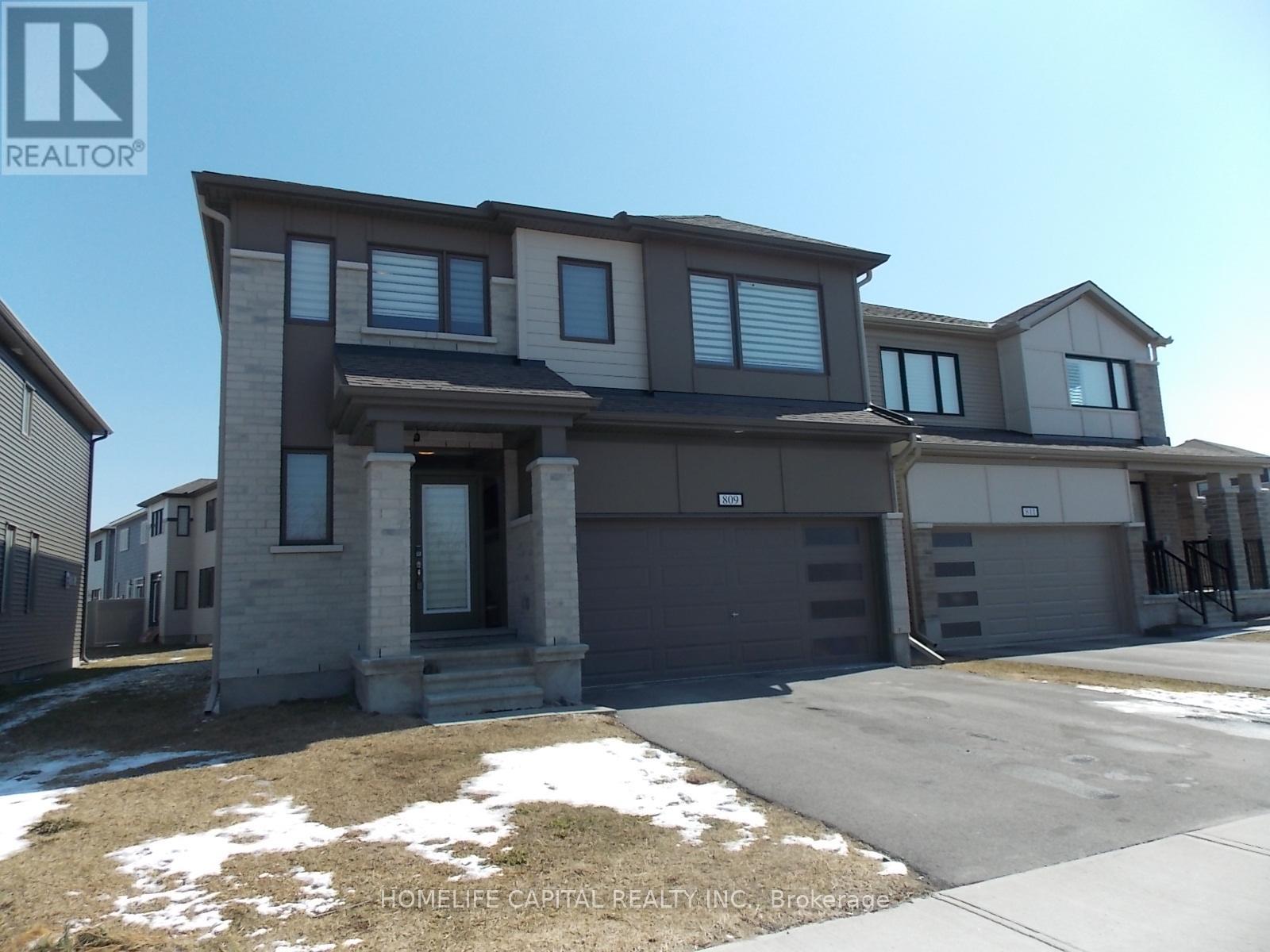 809 Derreen Avenue, Ottawa, Ontario  K2S 3A8 - Photo 2 - X12975802