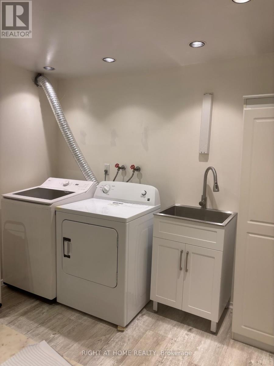 Bsmt - 3 Huron Court, Aurora, Ontario  L4G 2X7 - Photo 17 - N12949892