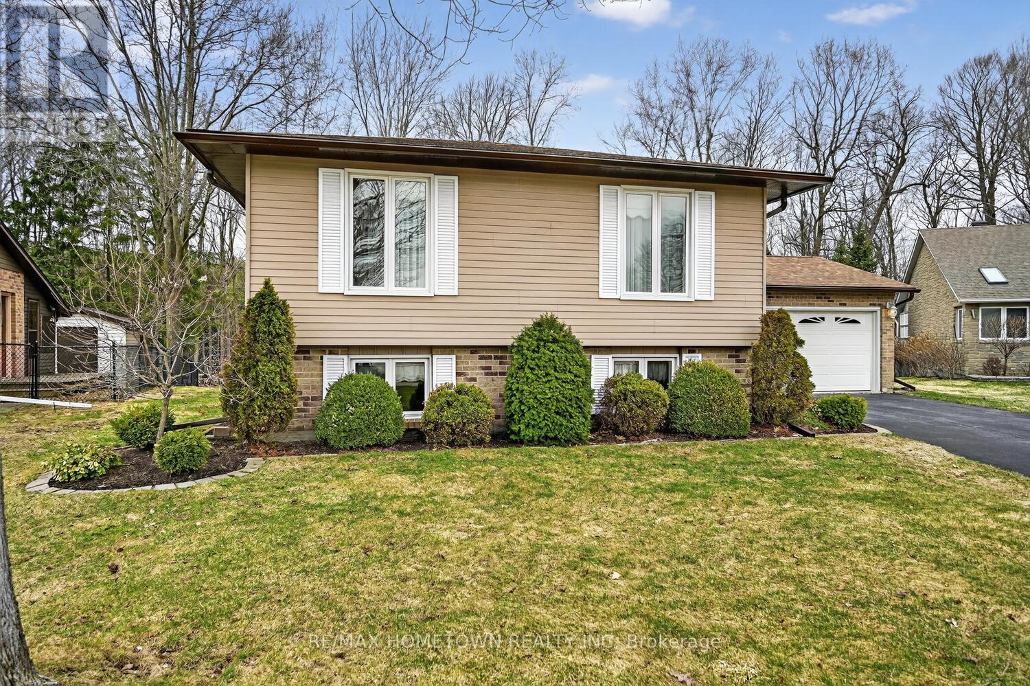 56 Cambridge Crescent, Brockville, Ontario  K6V 6L8 - Photo 4 - X12975550