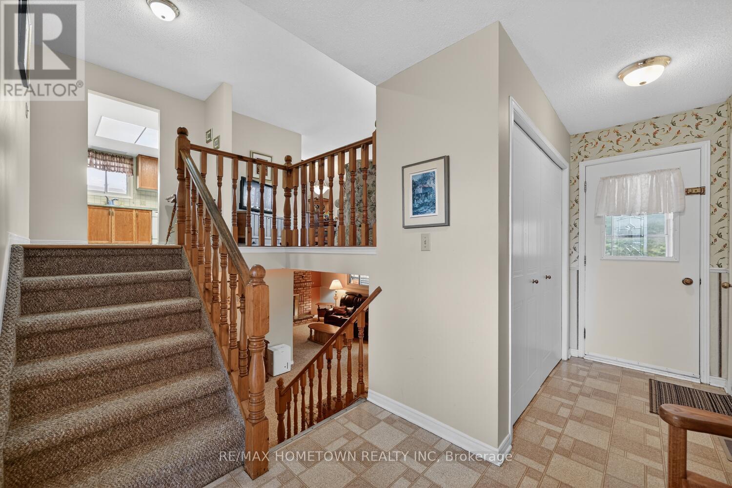 56 Cambridge Crescent, Brockville, Ontario  K6V 6L8 - Photo 8 - X12975550