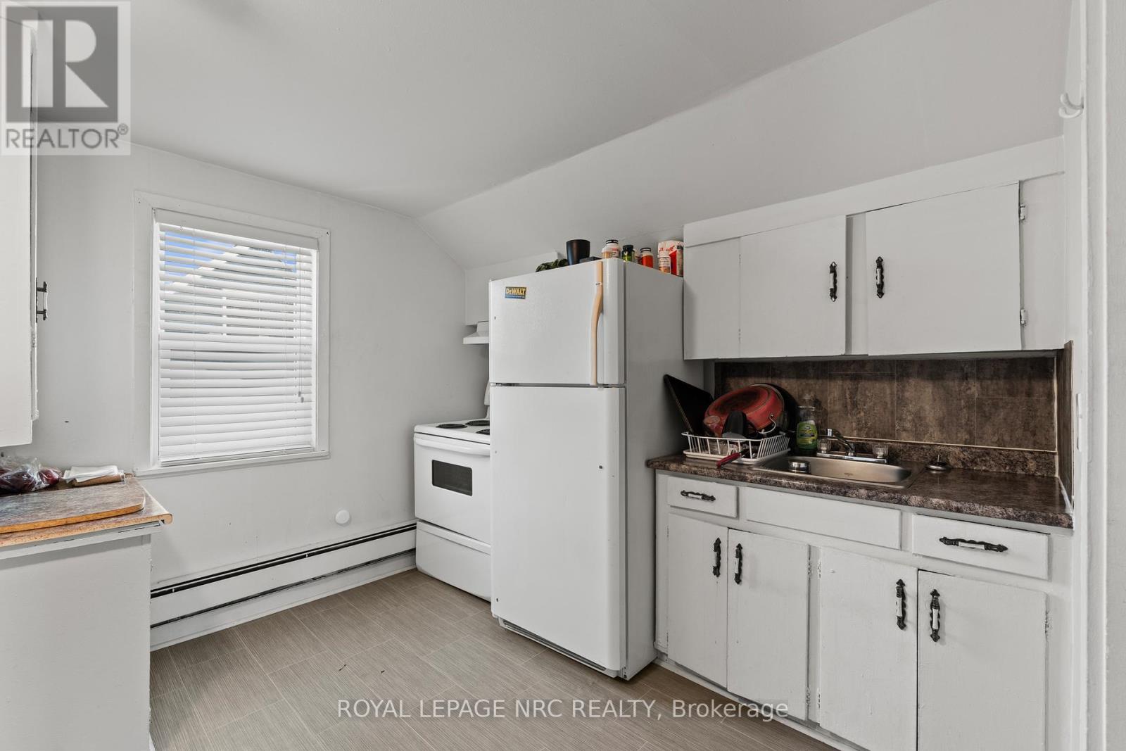 42 Leeper Street, St. Catharines, Ontario  L2S 2N2 - Photo 16 - X12975544