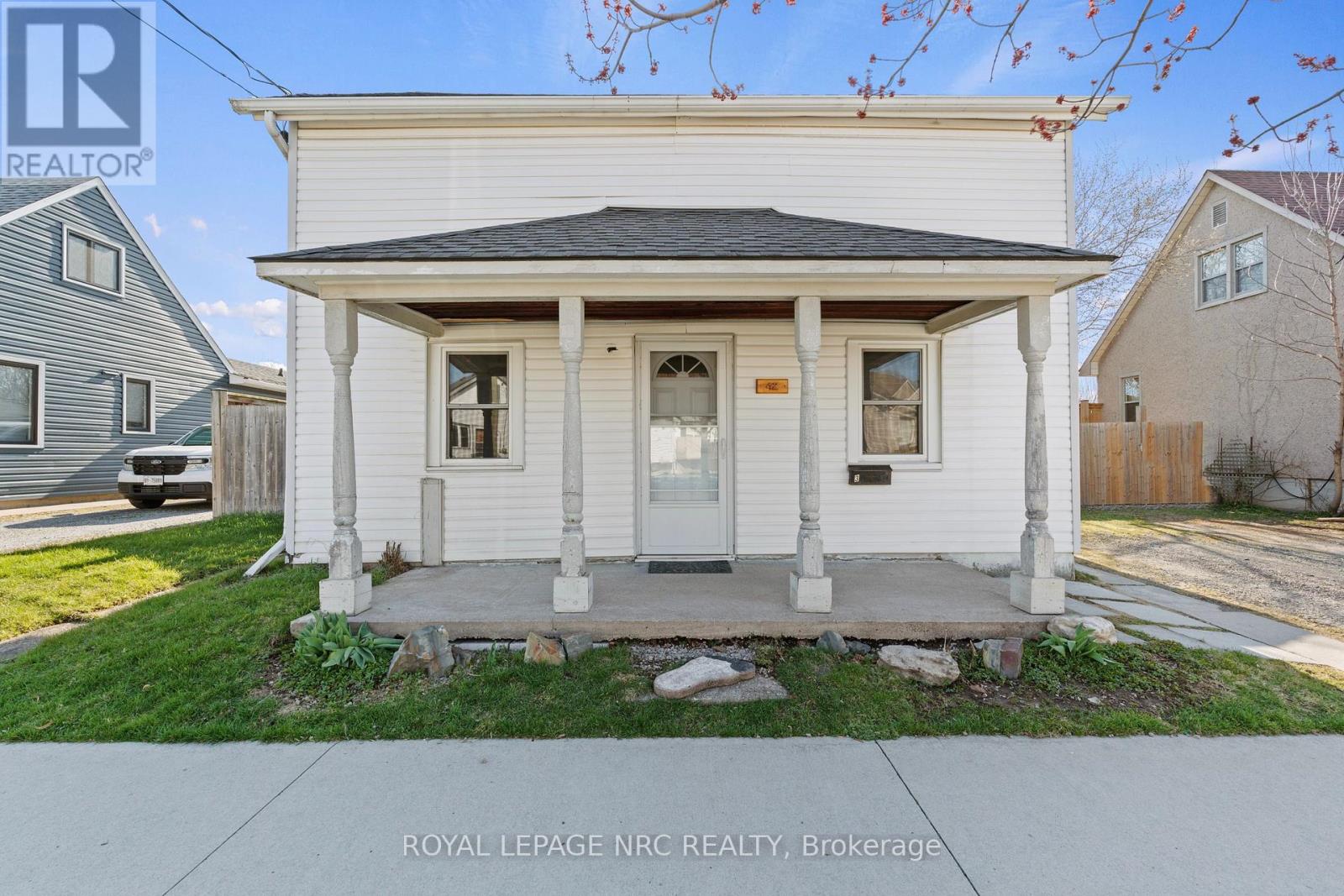 42 Leeper Street, St. Catharines, Ontario  L2S 2N2 - Photo 2 - X12975544